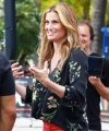 Idina_on_Extra_281329.jpg