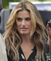 Idina_on_Extra_285129.jpg