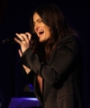 idina-menzel-was-as-always-a-real-show-stopper-126486_2x.jpg