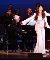 idina2.jpg